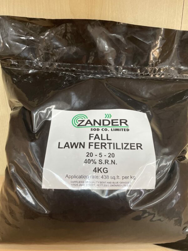A 4KG bag of Zander Fall Lawn Fertilizer with a 20-5-20 nutrient ratio and 40% S.R.N., displaying application rates and supplier information.